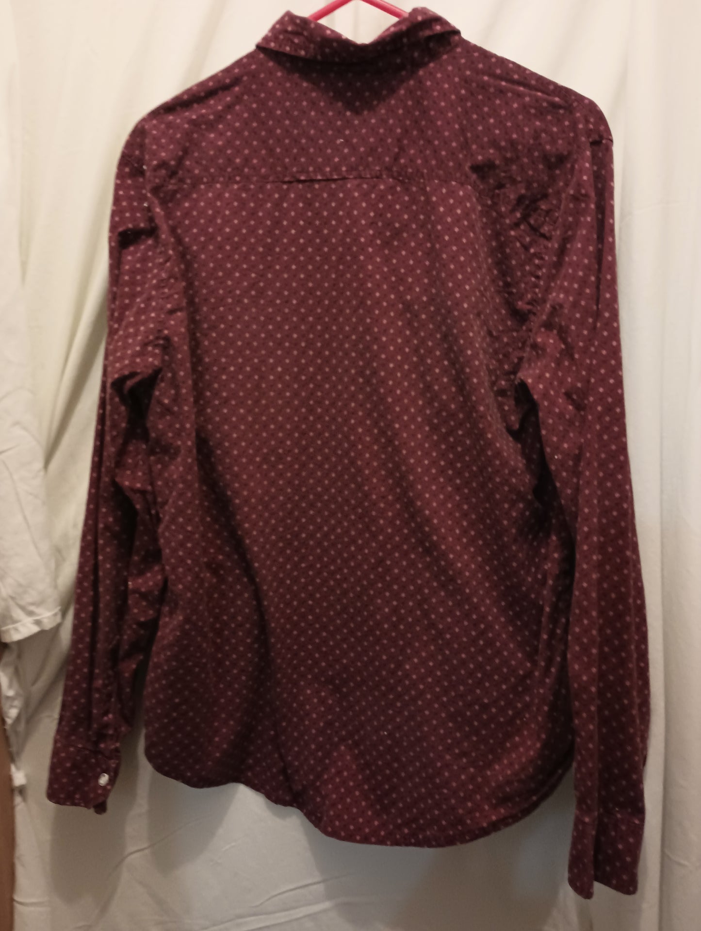 OUTFITTERS Men's XL Long Sleeve Button Down shirt Maroon