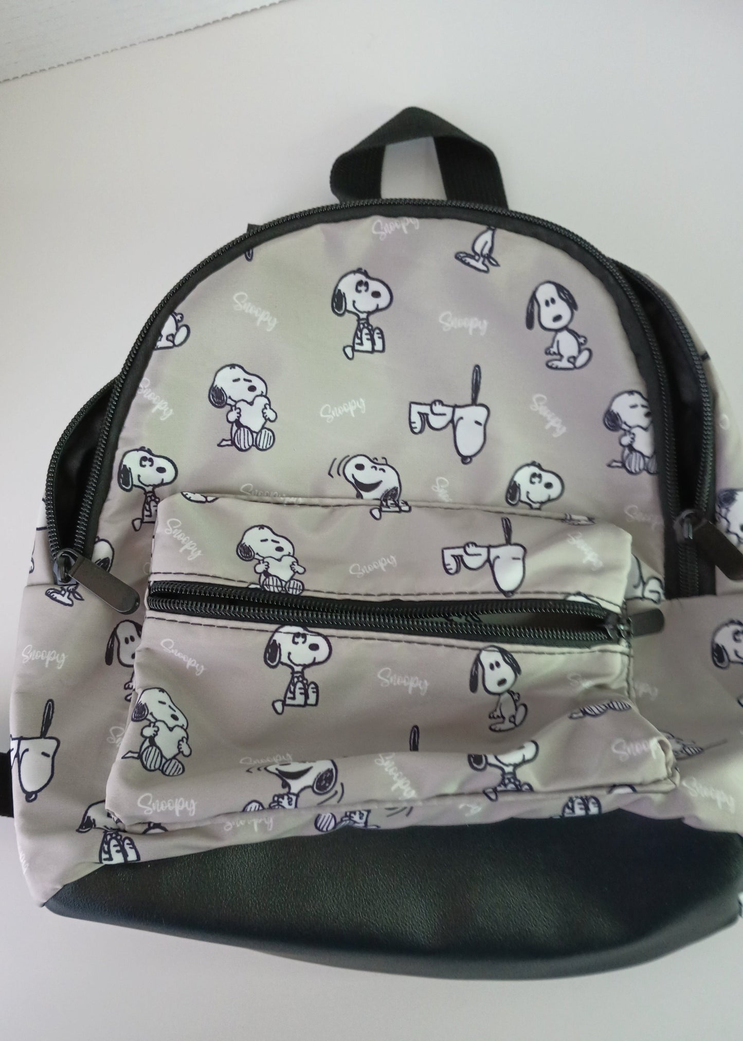 BIOWORLD PEANUTS Snoopy Mini Backpack Grey