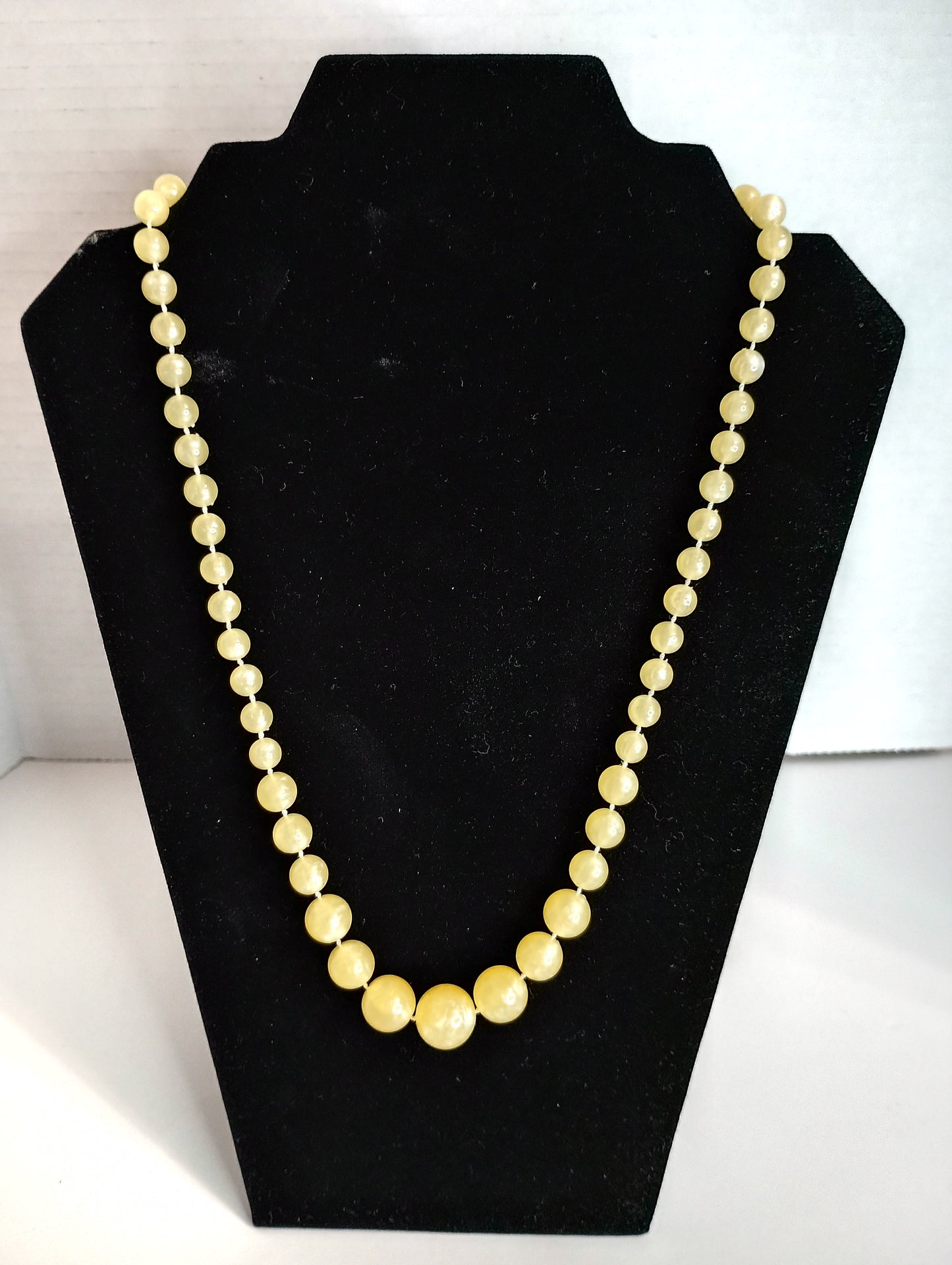 Vintage Yellow Graduating Beaded Necklace 24"