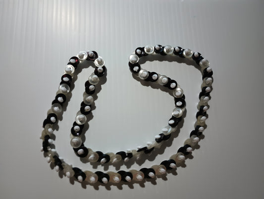 Vintage Black and White Beaded Womens Necklace 30"