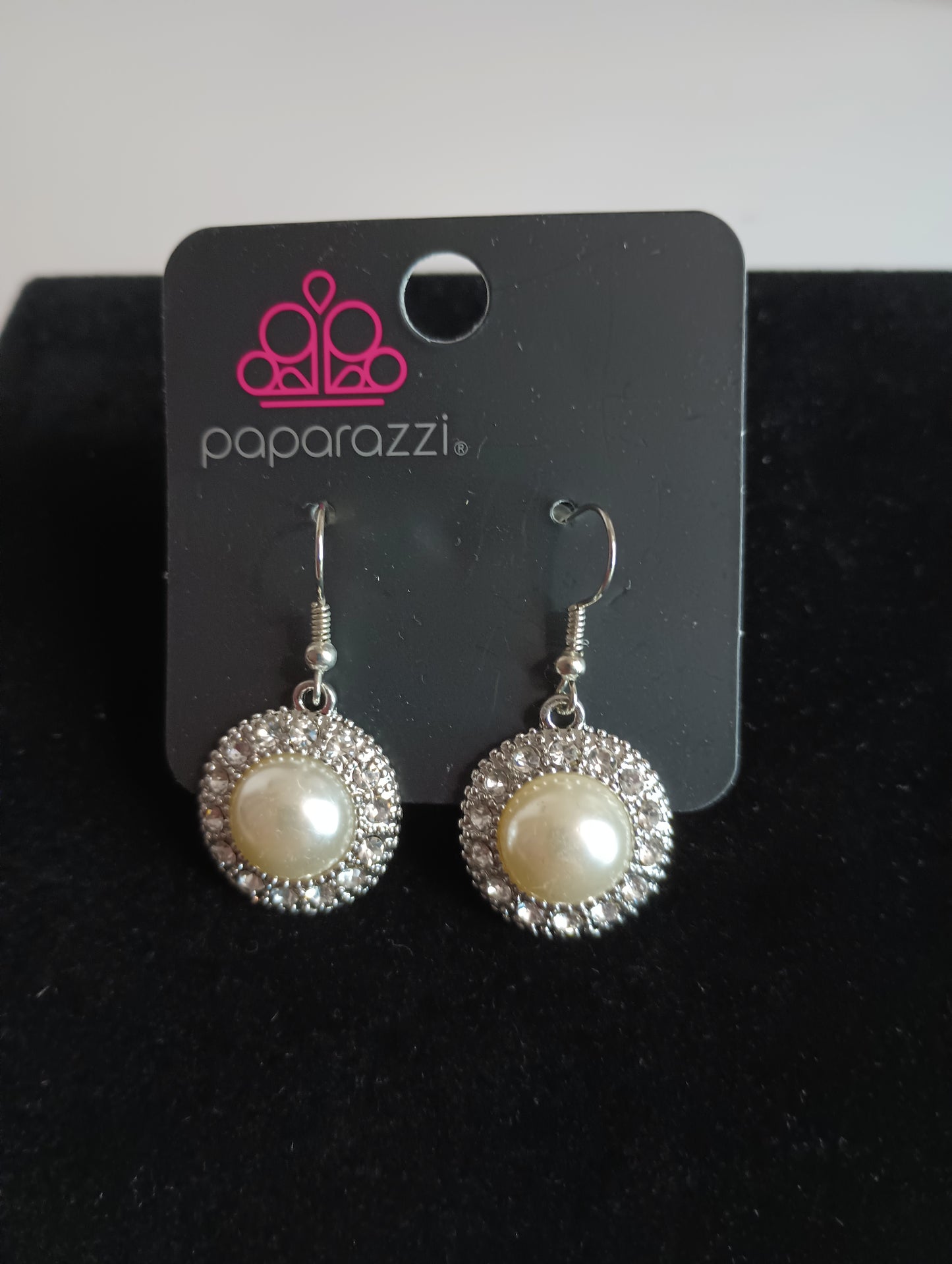 Paparrazzi Womens Earrings Silver toned and white beads