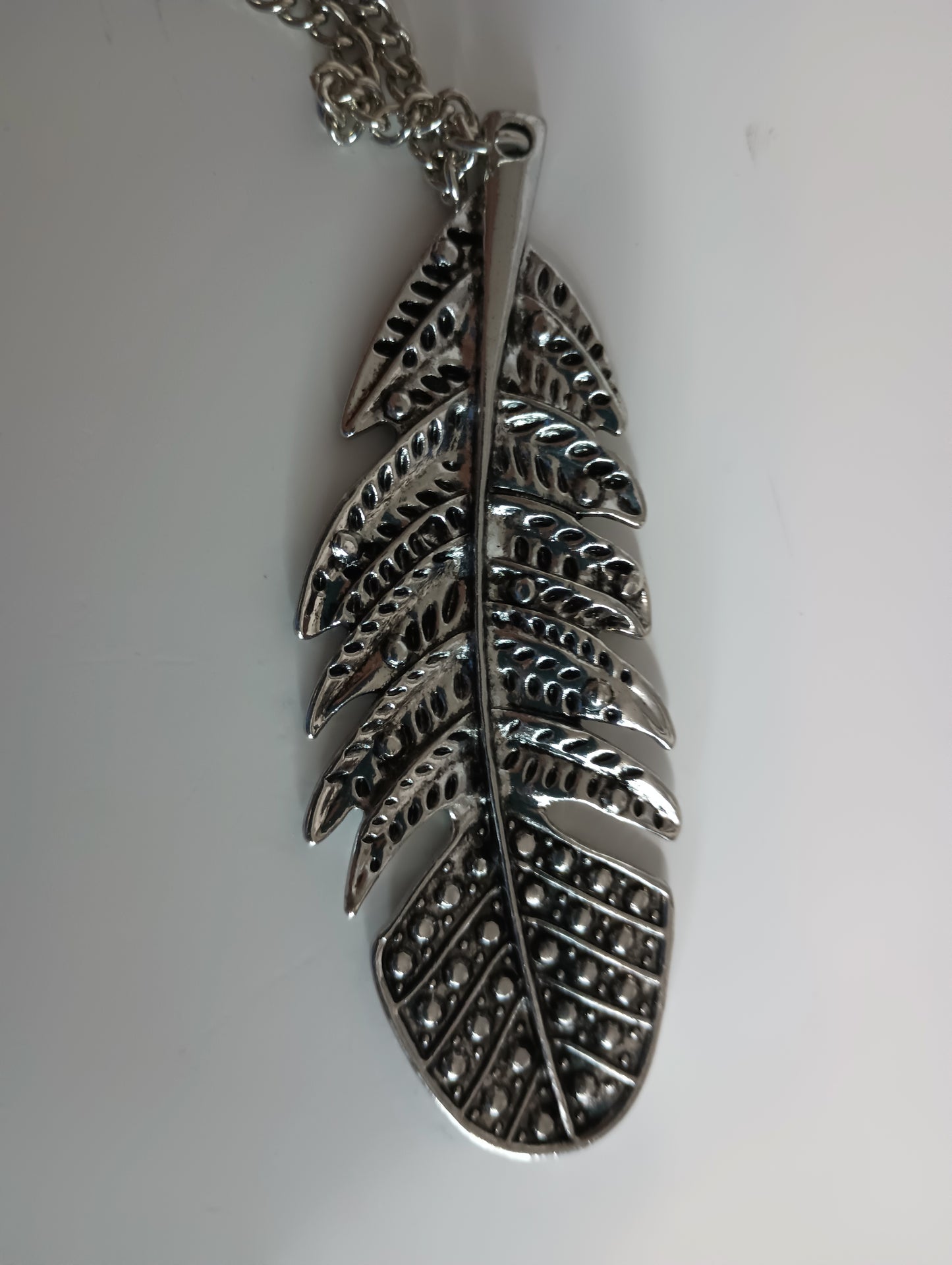 PAPARRAZI Silver-toned Feather Necklace and Earrings