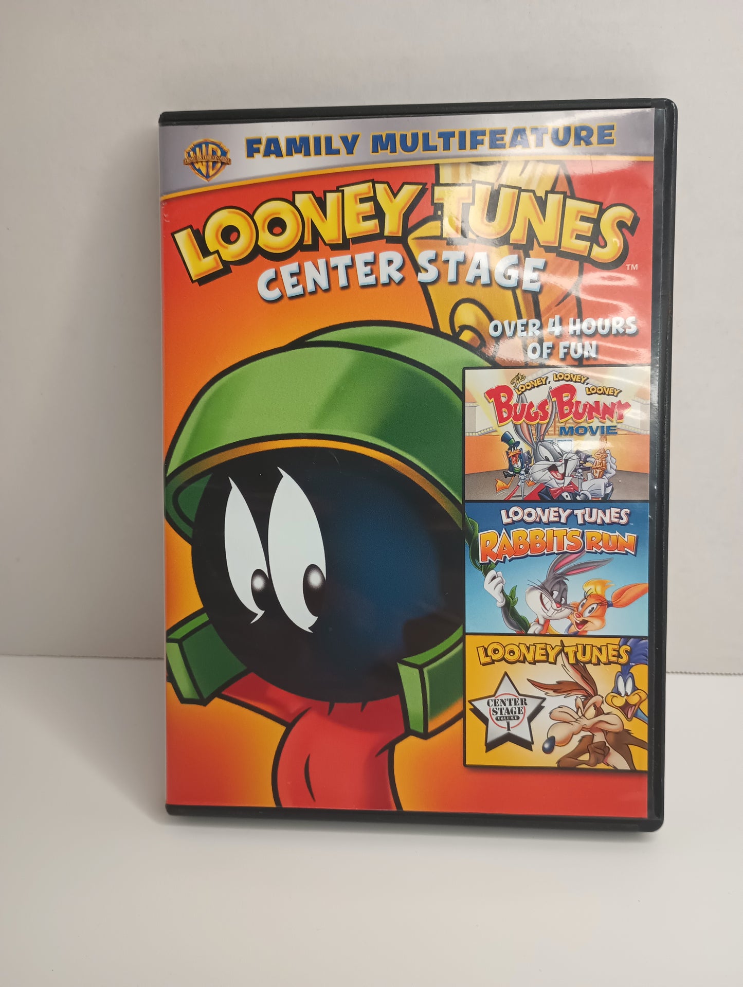 LOONEY TUNES CENTER STAGE DVD