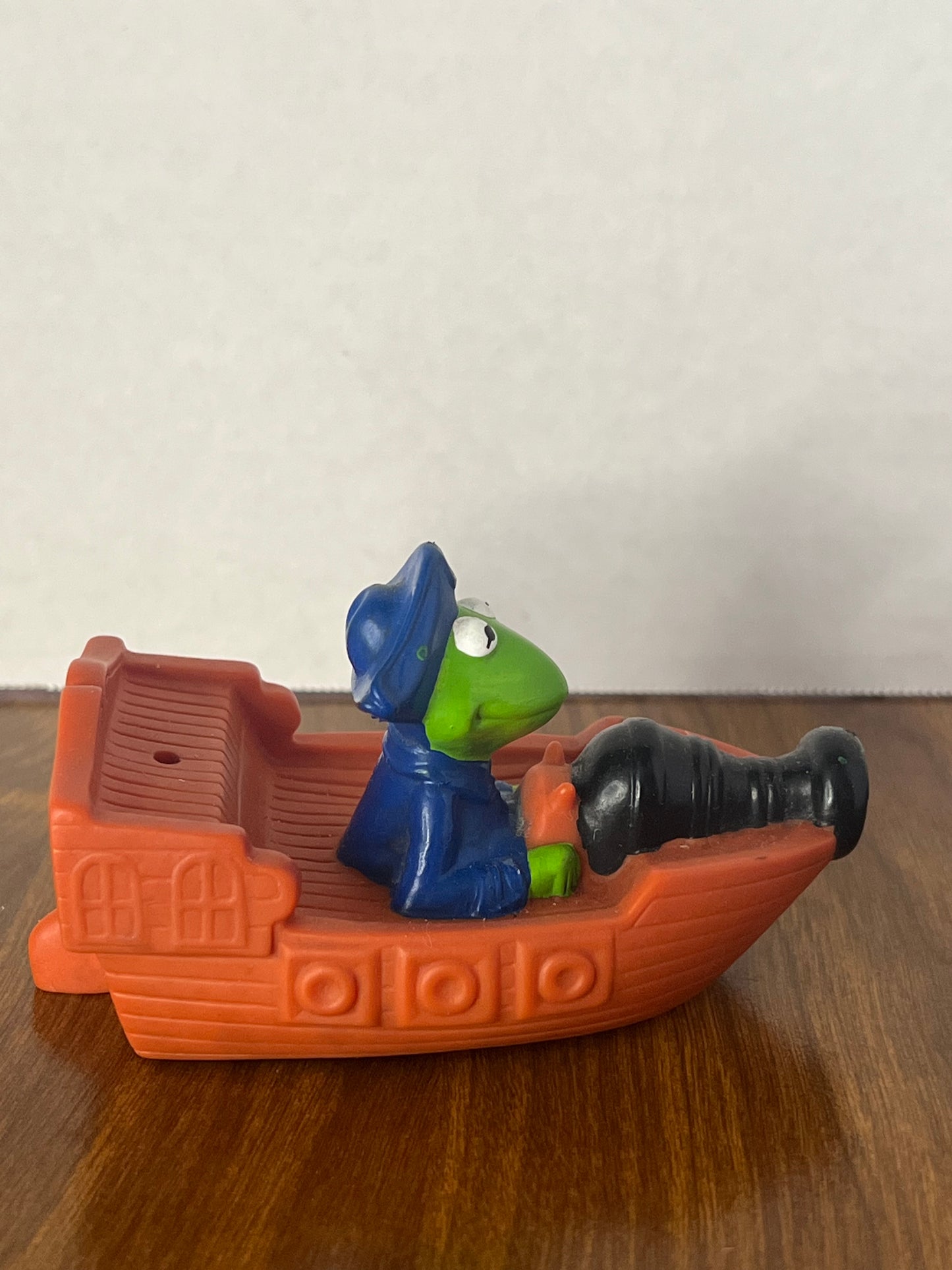 McDonalds Happy Meal Tub Toy - 1995 Henson Muppets Treasure Island